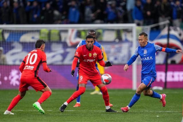 开云APP-传海港酝酿换枪一人高危？战泰山无缘首发疑点重重