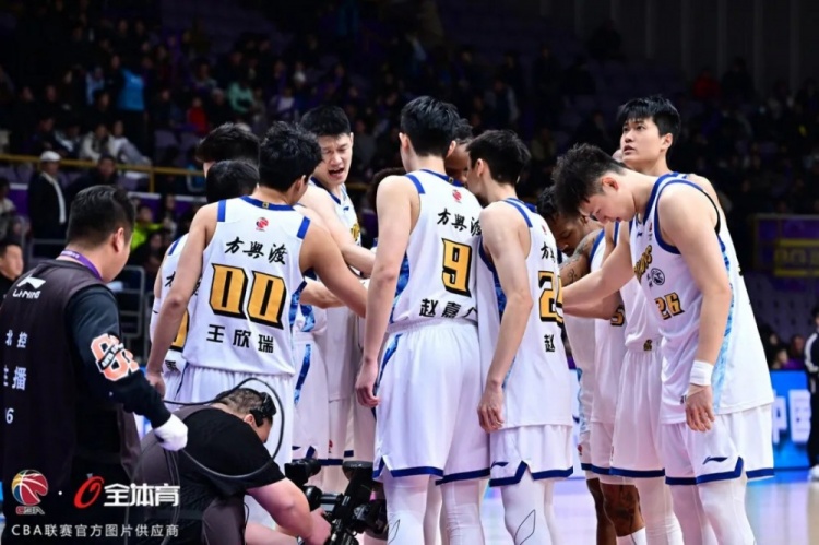 开云APP-常规赛第18轮｜五人上双！浙江方兴渡拿下北京控股再迎七连胜！